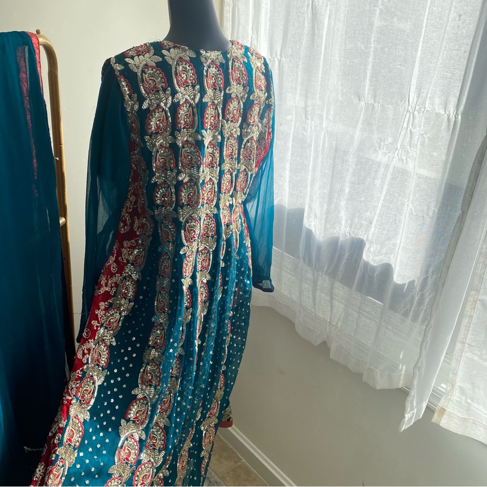 Embroidered Teal and Red Traditional Dress with Scarf shalwar kameez - Picture 3 of 7